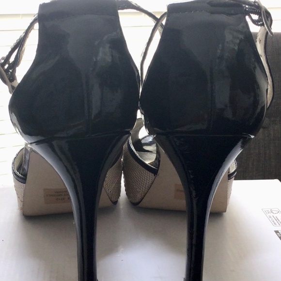 Cute Cute Beige and Black Sandal Heel - Picture 2 of 7